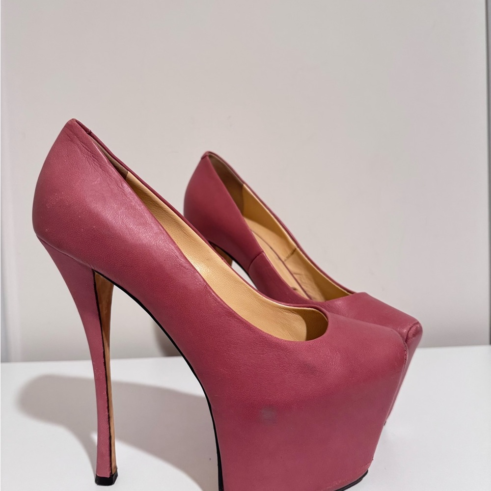 Gorgeous Giuseppe Zanotti pumps in size 36